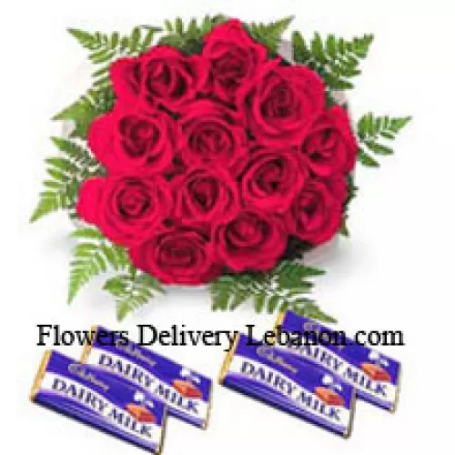 Mazzo di 12 Rose Rosse con Cioccolatini Assortiti