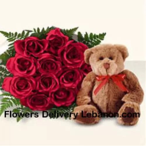 Bouquet aus 12 roten Rosen mit einem niedlichen braunen 8 Zoll Teddybär