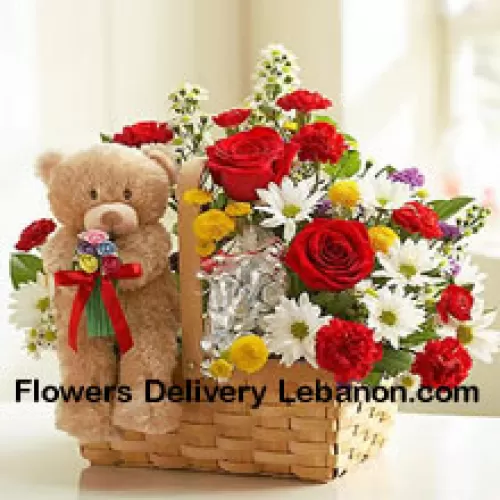 Korb mit verschiedenen Blumen und einem niedlichen braunen 6 Zoll Teddybär